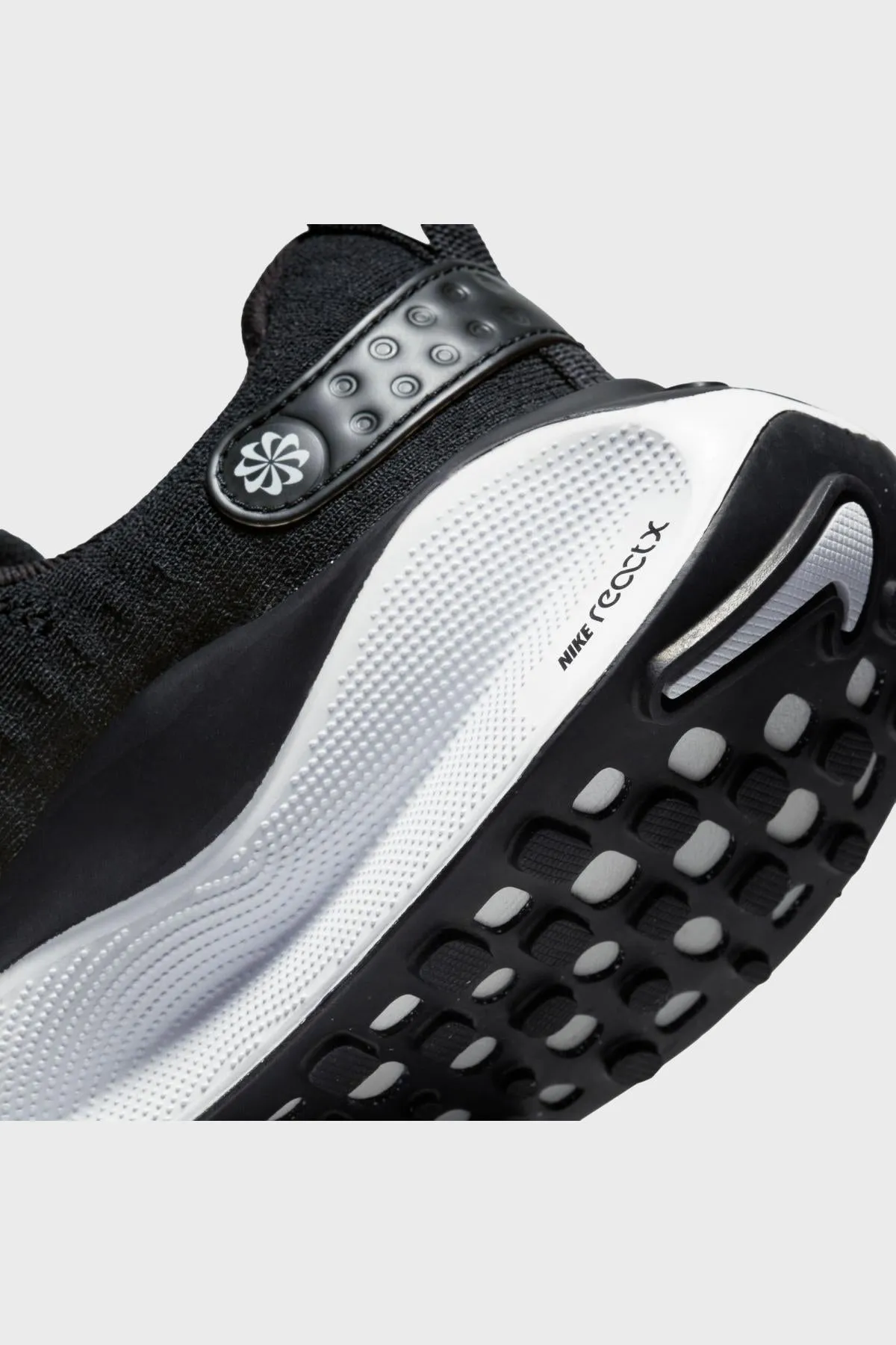 NIKE - REACTX INFINITY RUN 4