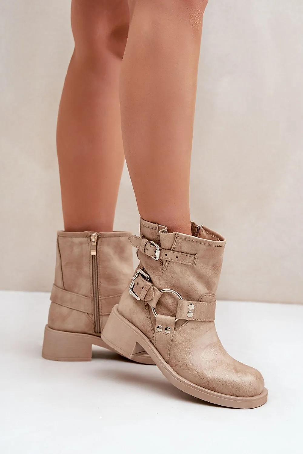 Rounded nose striking stripes natural leather boots