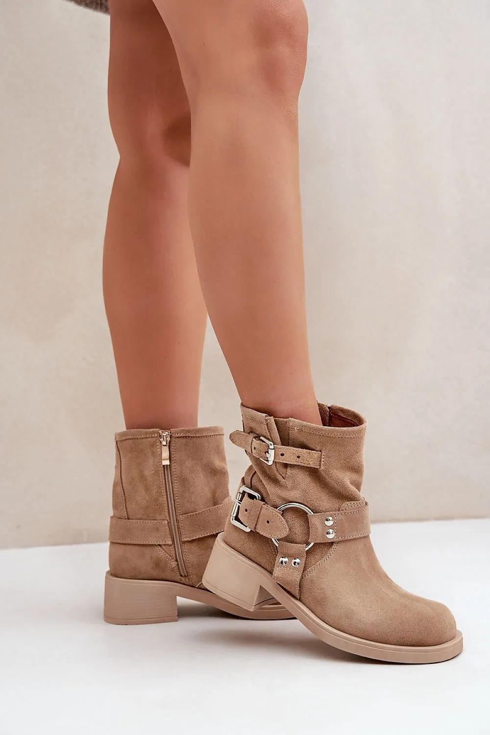 Rounded nose striking stripes natural leather boots